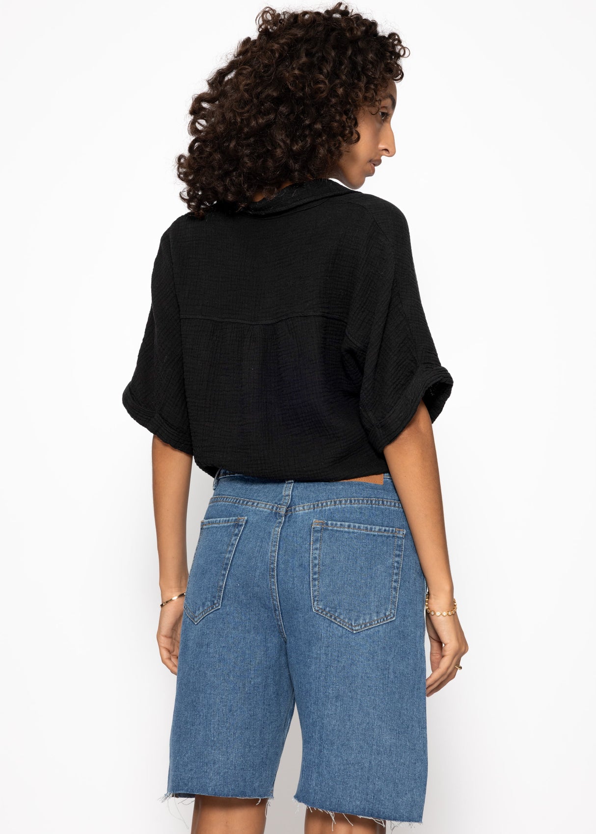 Musselin blouse with a pull tape - black