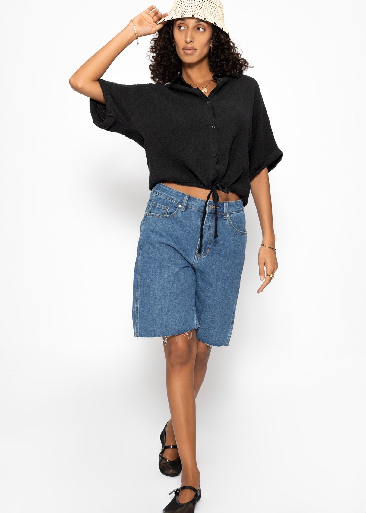 Musselin blouse with a pull tape - black