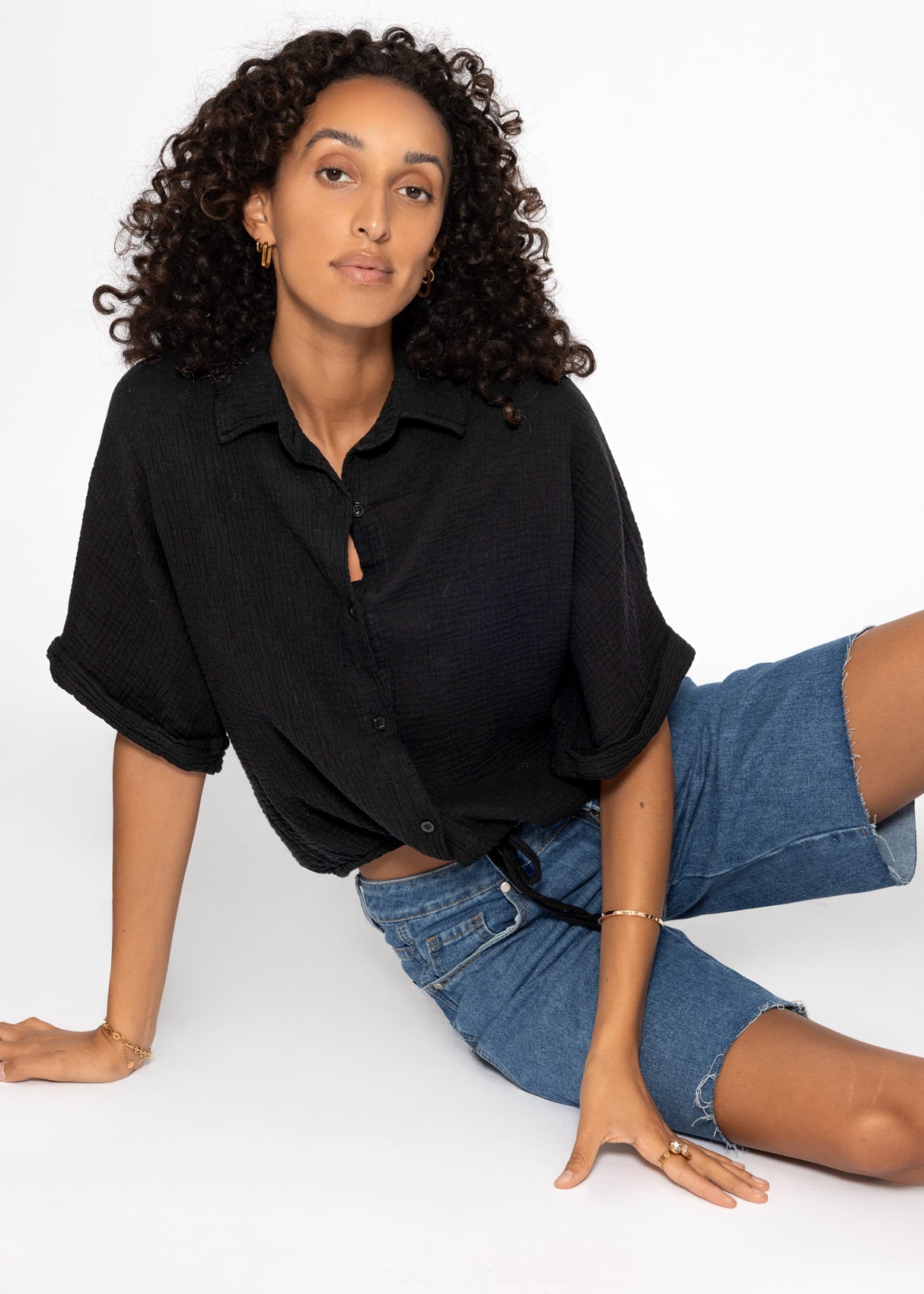 Musselin blouse with a pull tape - black