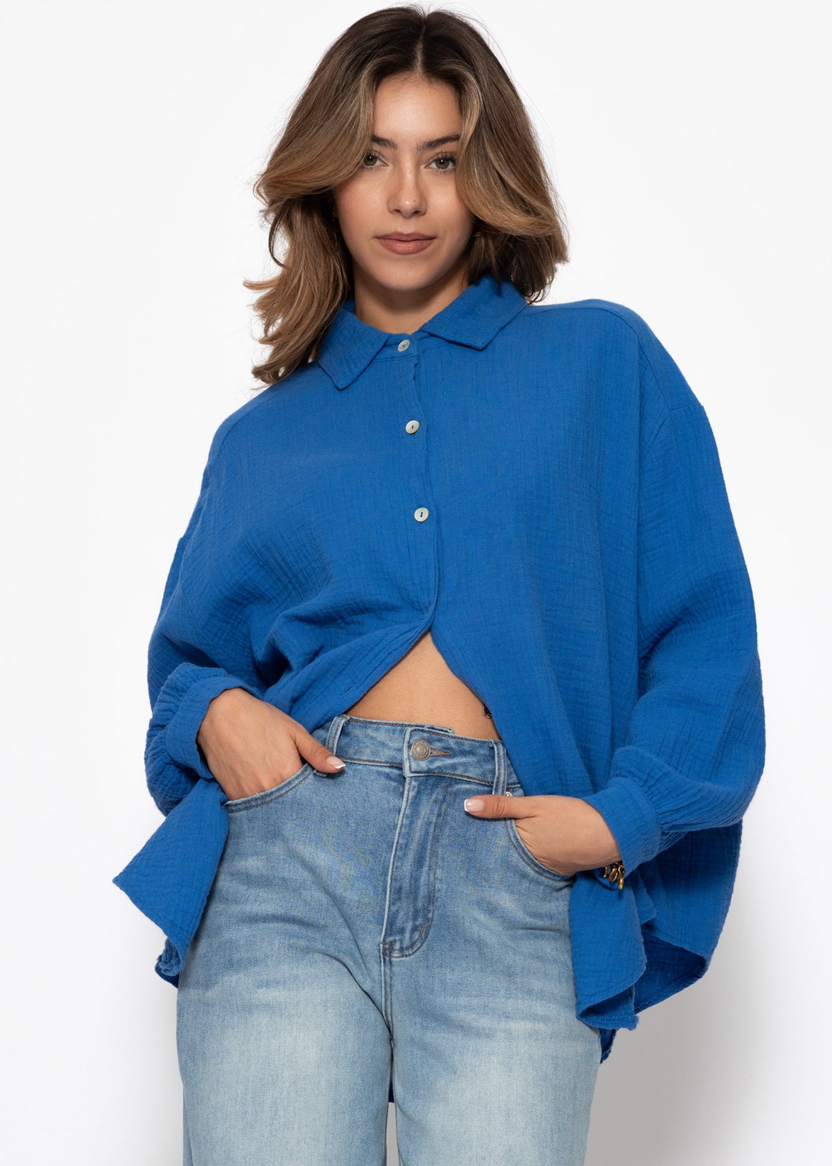 Musselin Bluse oversize, kurz - royalblau