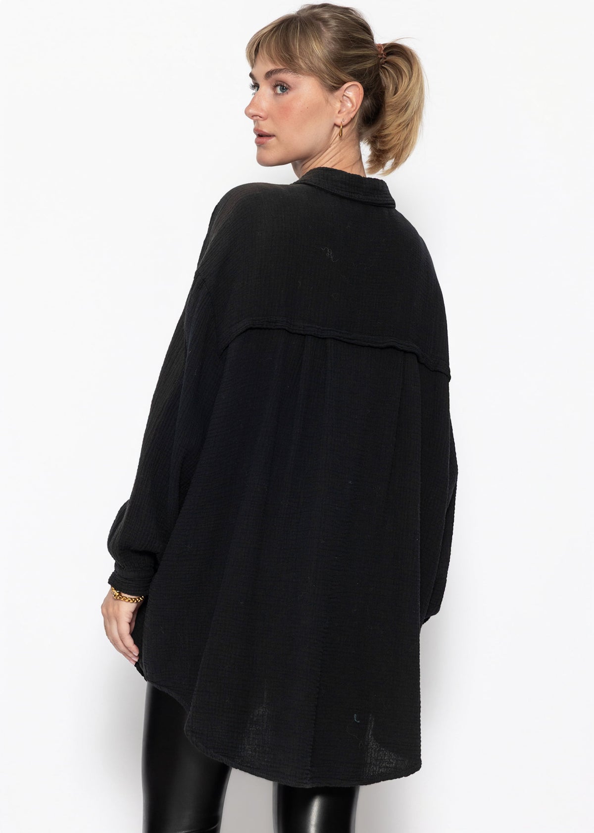 Musselin Bluse oversize - schwarz