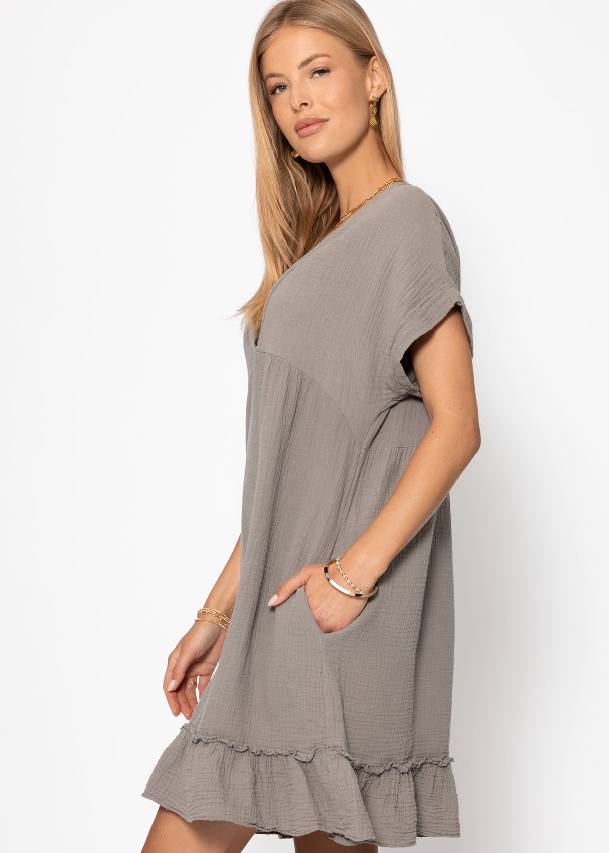 Muslin dress with V-neck - taupe
