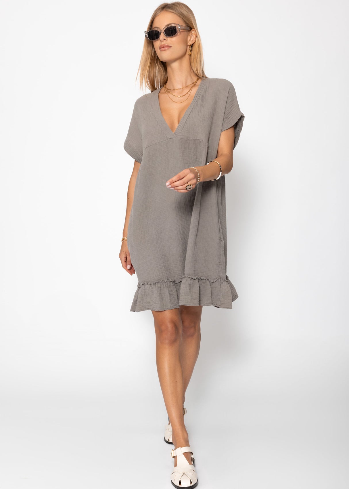 Muslin dress with V-neck - taupe