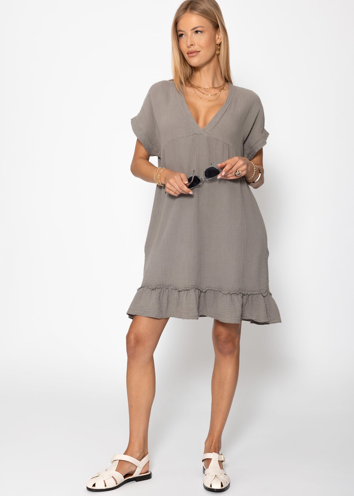 Muslin dress with V-neck - taupe