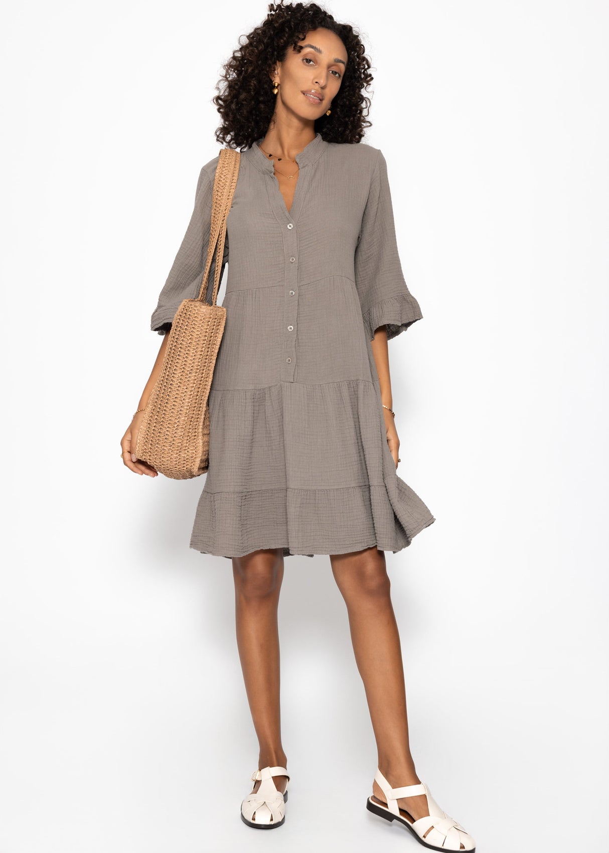 Musselin dress with ruffles - taupe