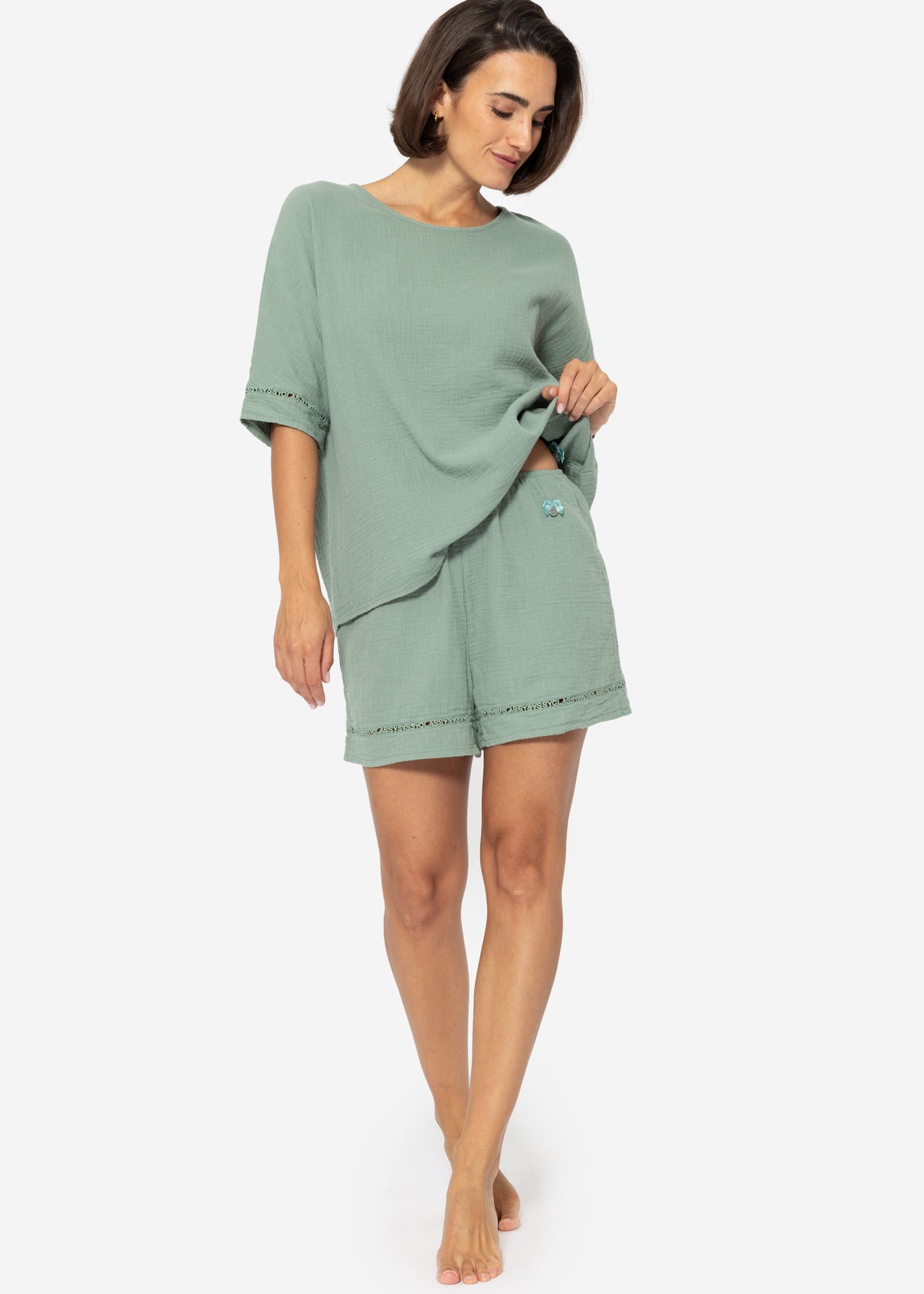 Muslin pajama shorts with lace trim - sage green