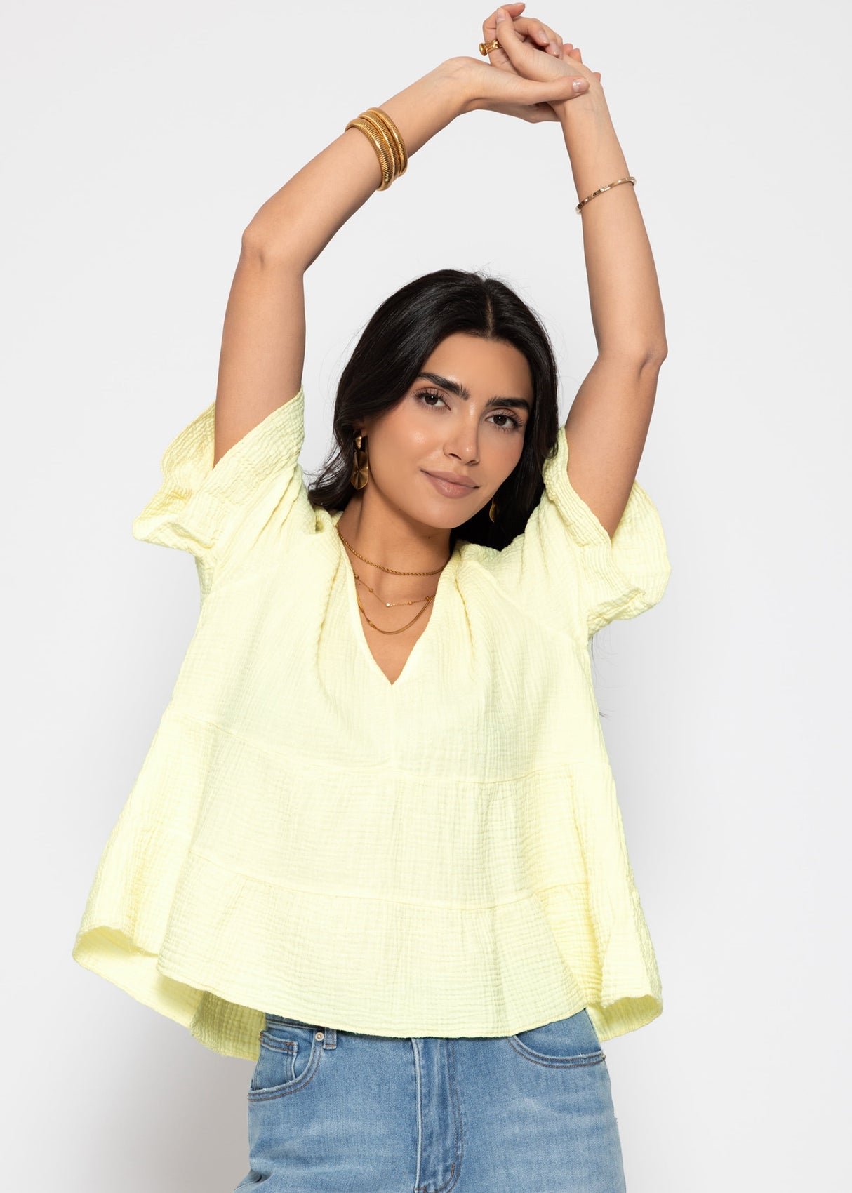 Musselin Shirt mit Volants und tiefem V-Ausschnitt - buttergelb