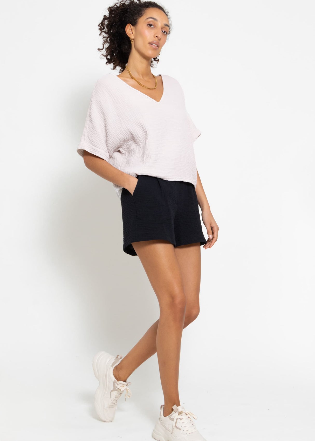 Musselin Shorts mit breitem Bund - schwarz