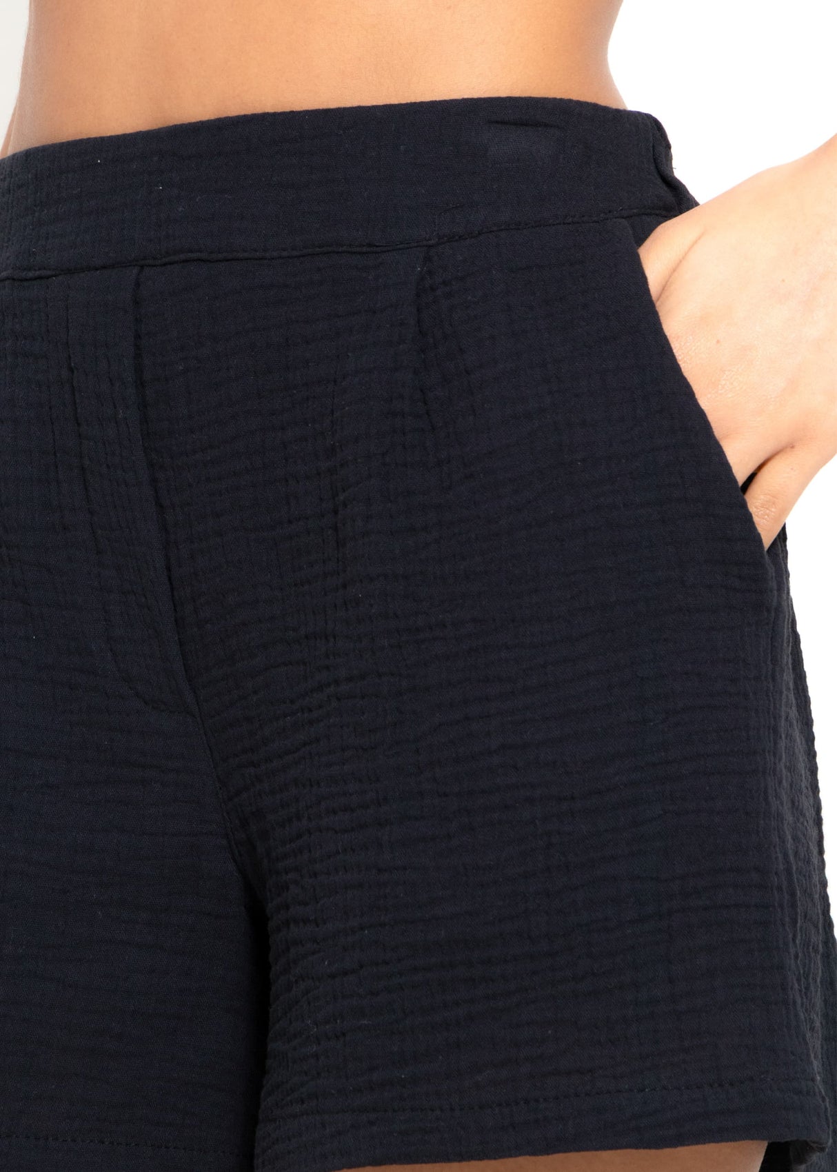 Musselin Shorts mit breitem Bund - schwarz