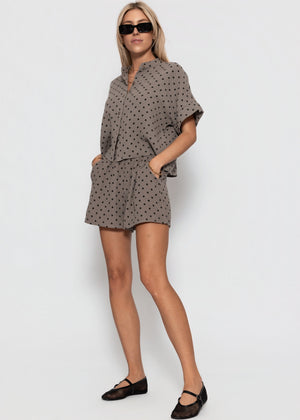 Musselin Shorts mit Punkten - taupe