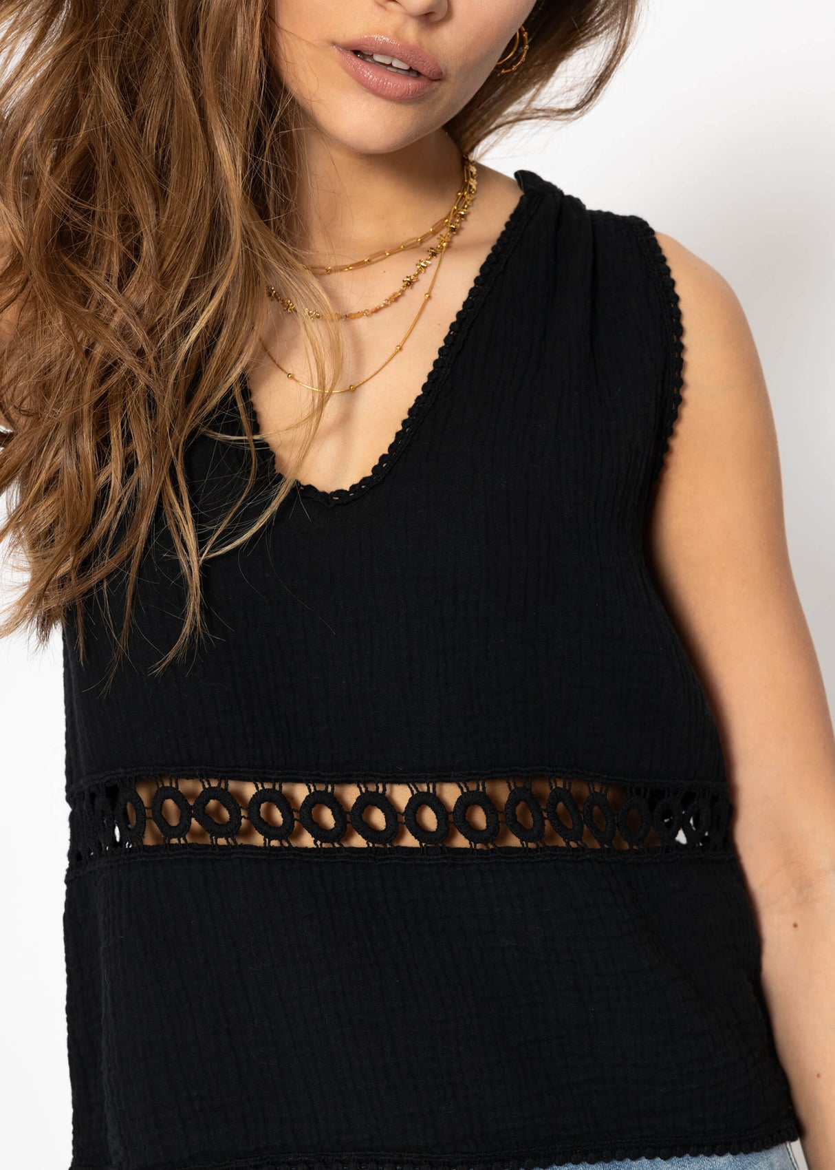 Musselin Top mit Spitzenborte - schwarz