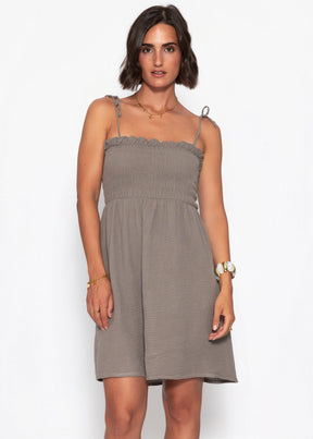 Musselin Kleid mit Smok-Oberteil und Schleifenträgern - taupe