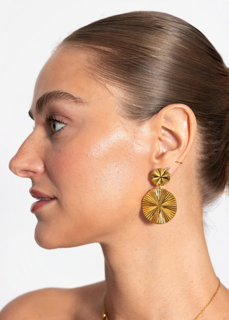 Ohrstecker mit Rosette - gold von SASSYCLASSY