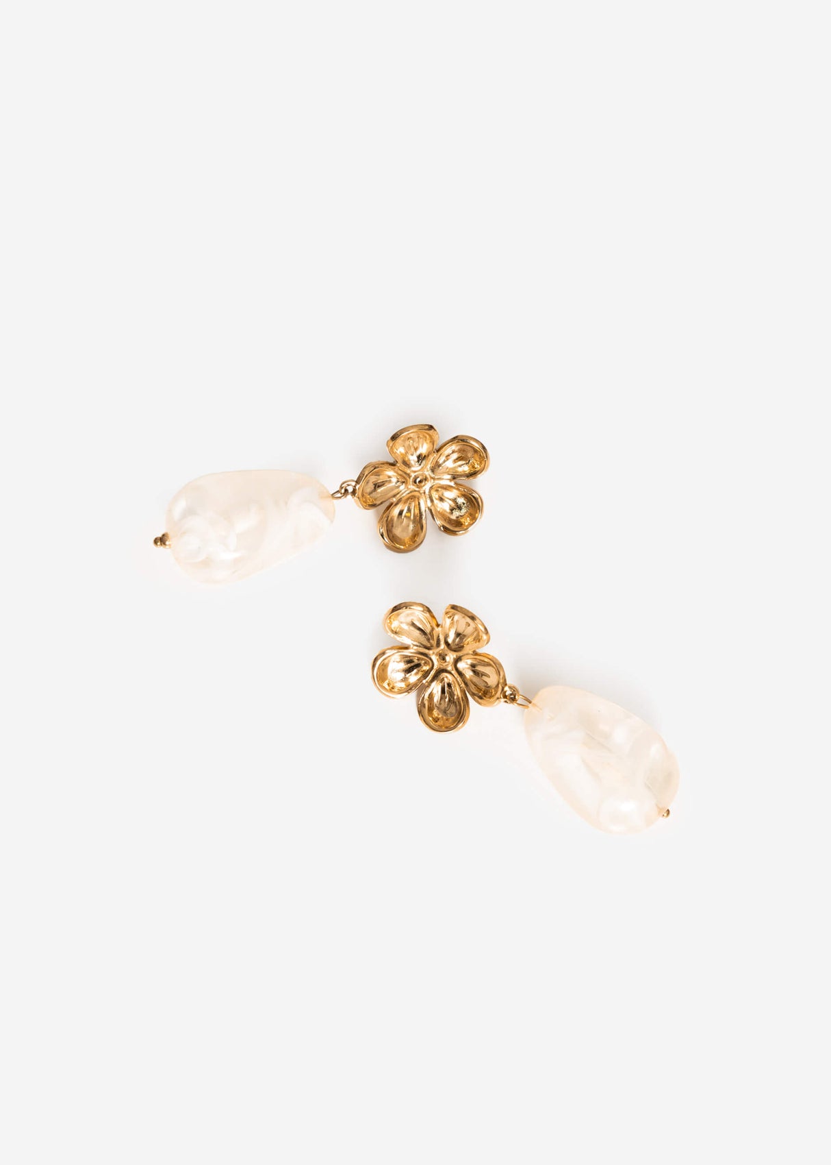 Stud earrings with pendant - gold