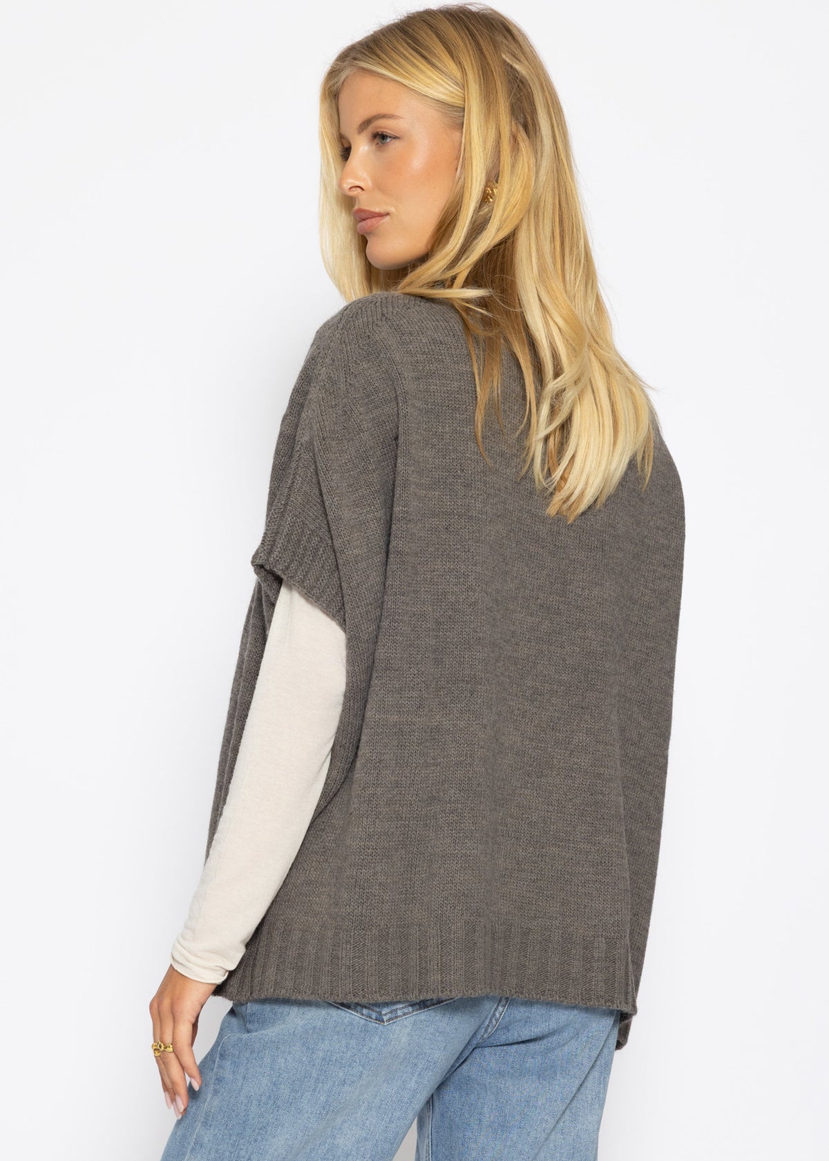 Oversize, ärmelloser Poncho mit Turtleneck - grau