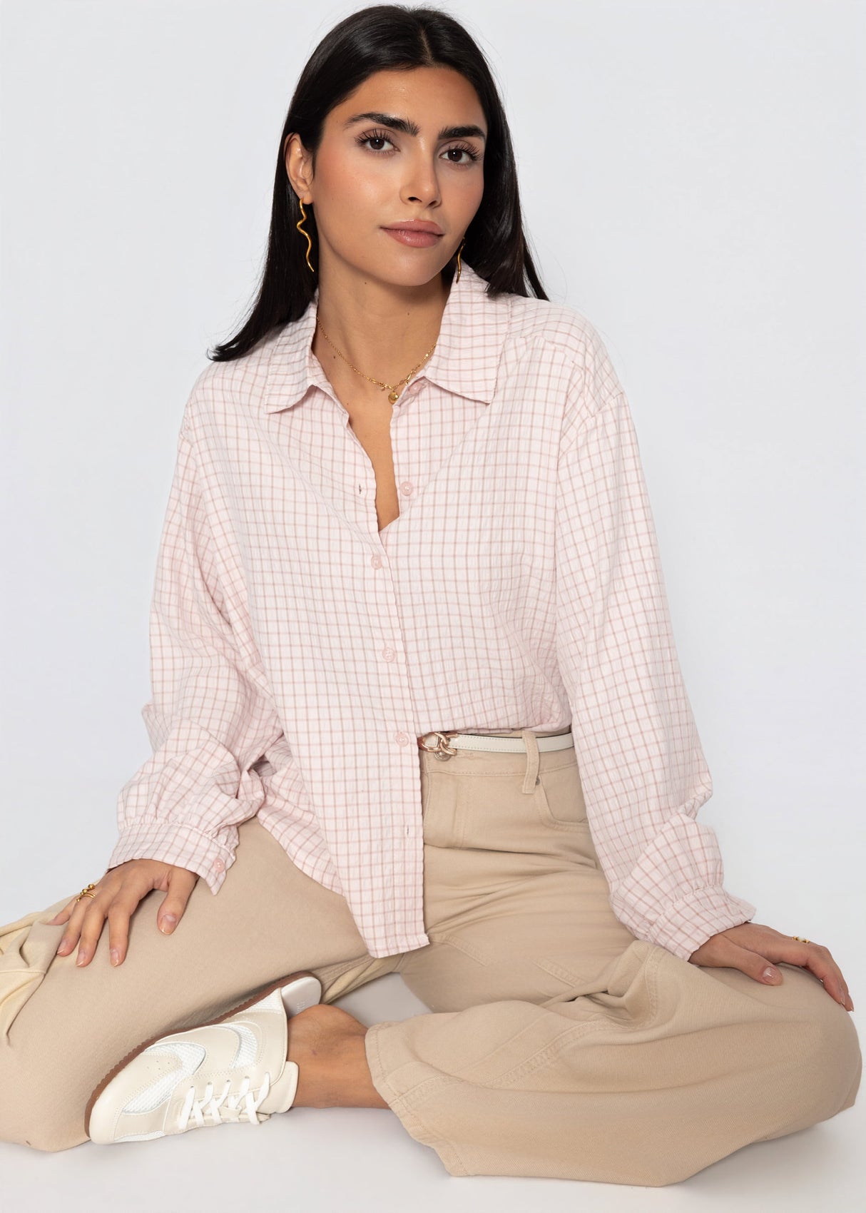 Oversized blouse with a check pattern - pink