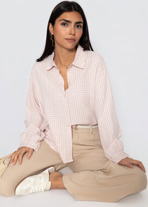 Oversized blouse with a check pattern - pink
