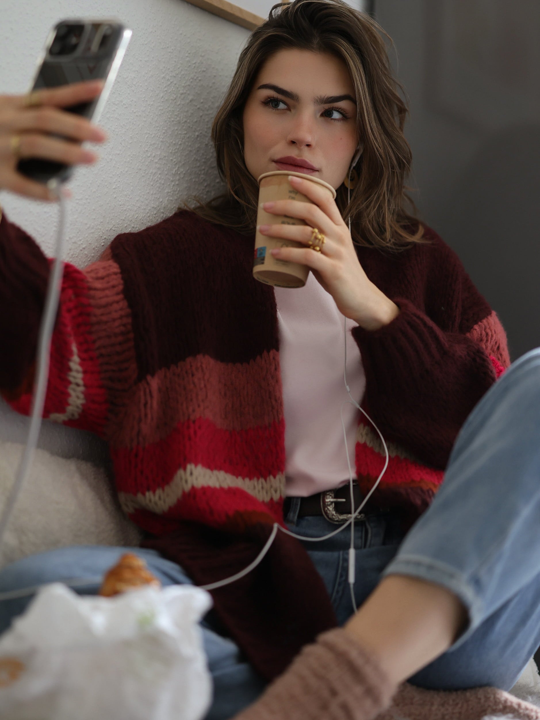 Oversize Cardigan mit Multicolor Streifen - burgundy