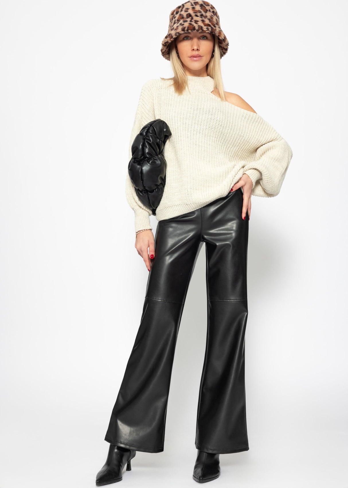 Oversize cut-out sweater - beige