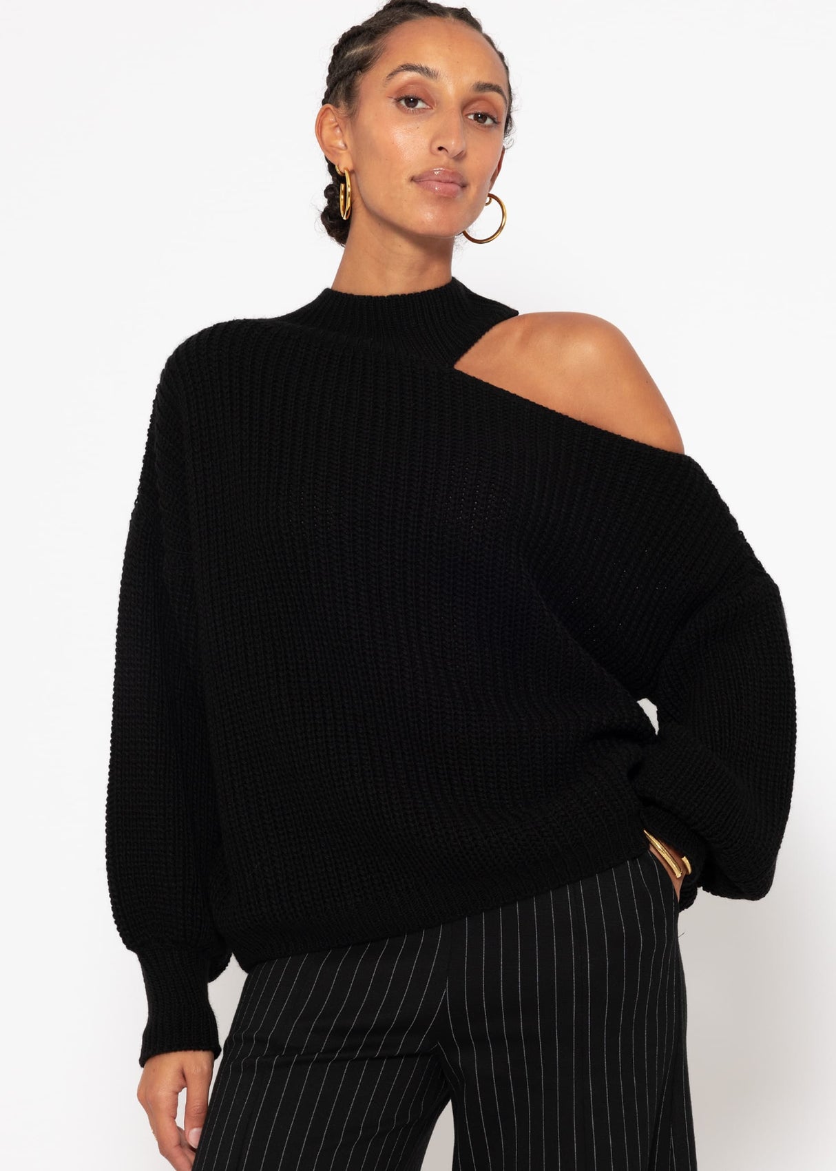 Oversize cut -out sweater - black