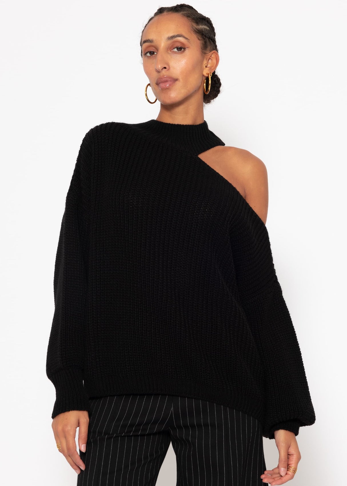 Oversize cut -out sweater - black