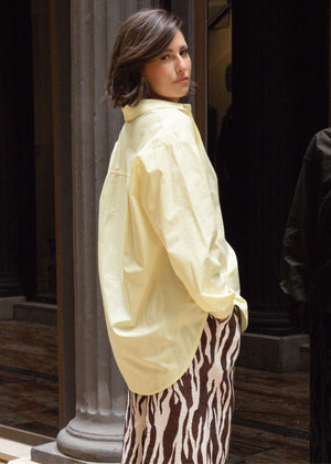 Oversize Hemdbluse mit Brusttasche - buttergelb