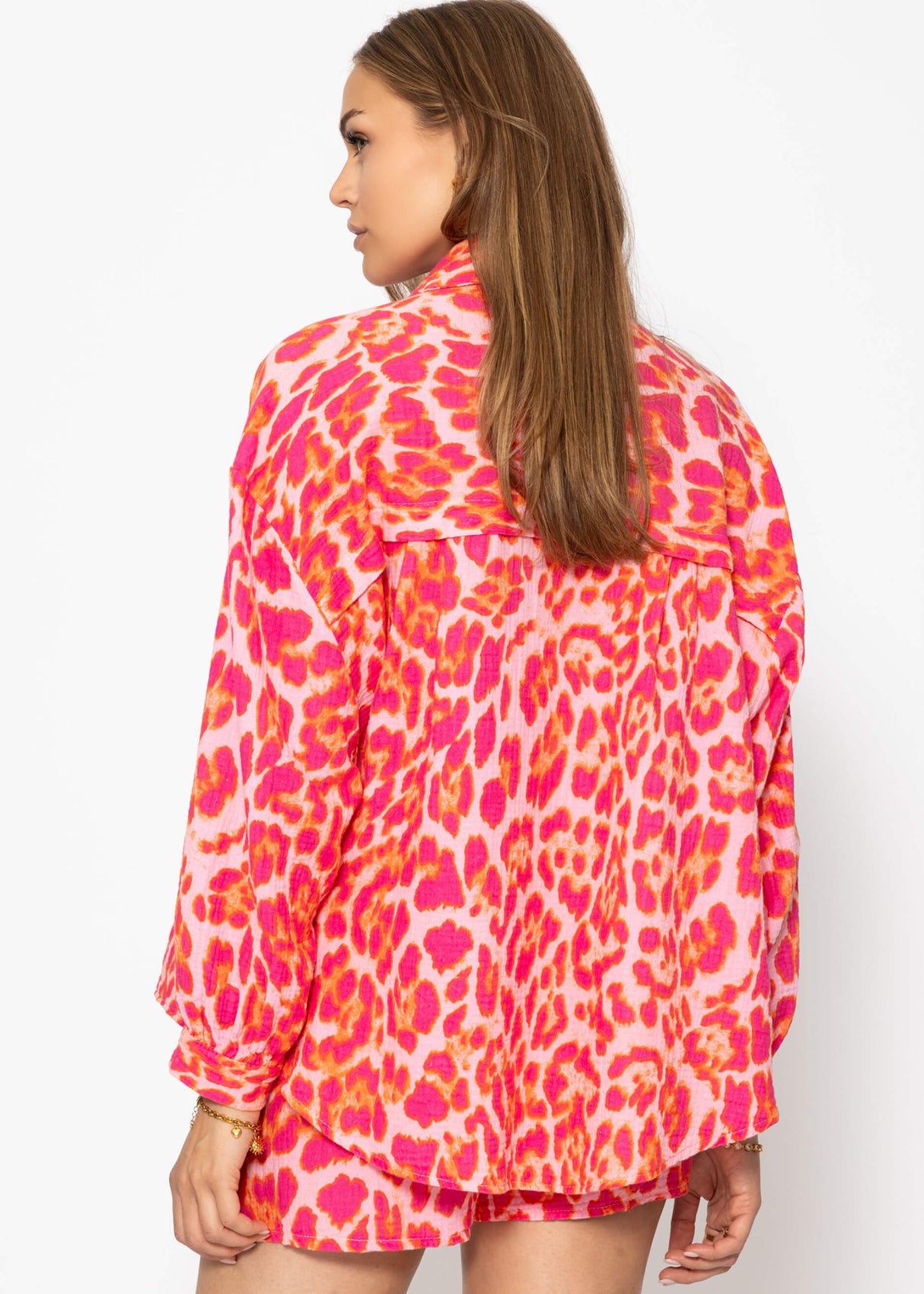 Oversize Musselin Bluse mit Leo-Print - pink