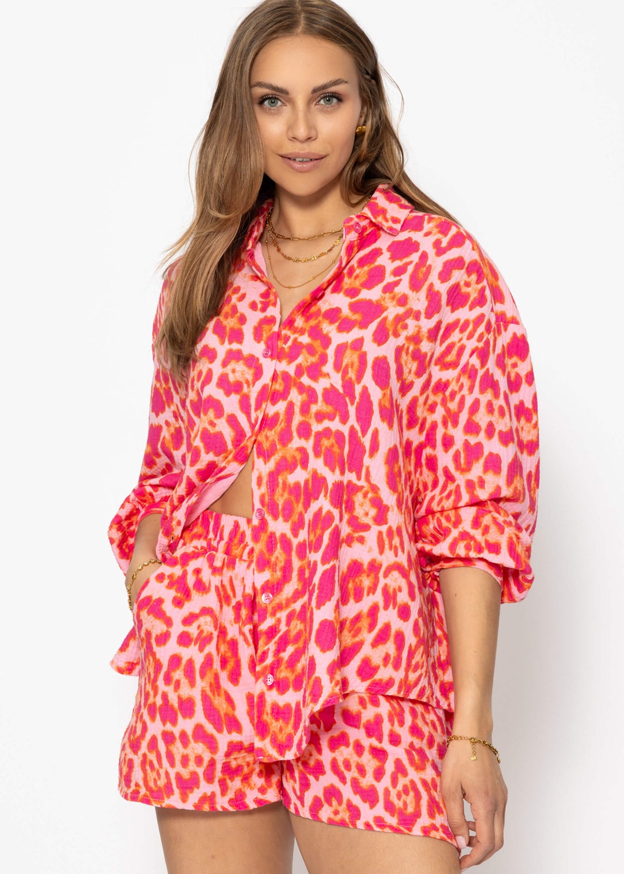 Oversize Musselin Bluse mit Leo-Print - pink
