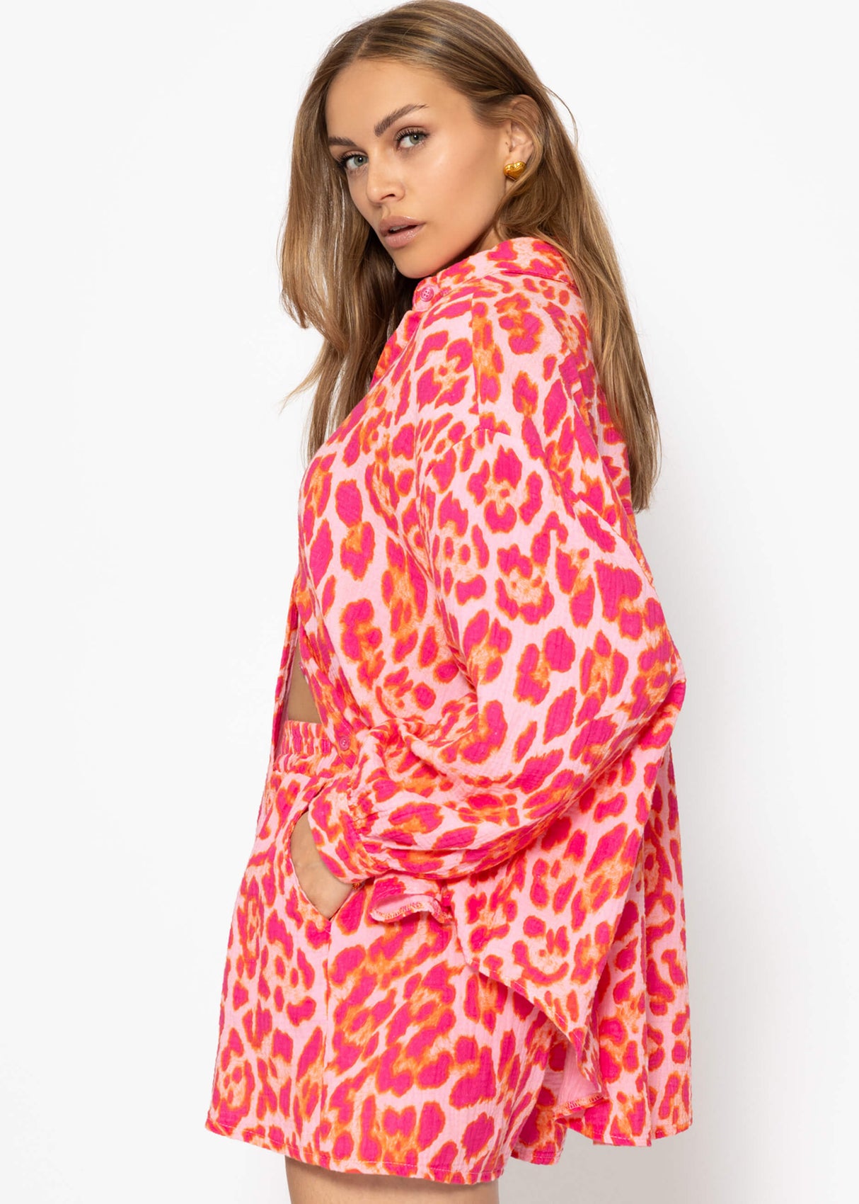 Oversize Musselin Bluse mit Leo-Print - pink