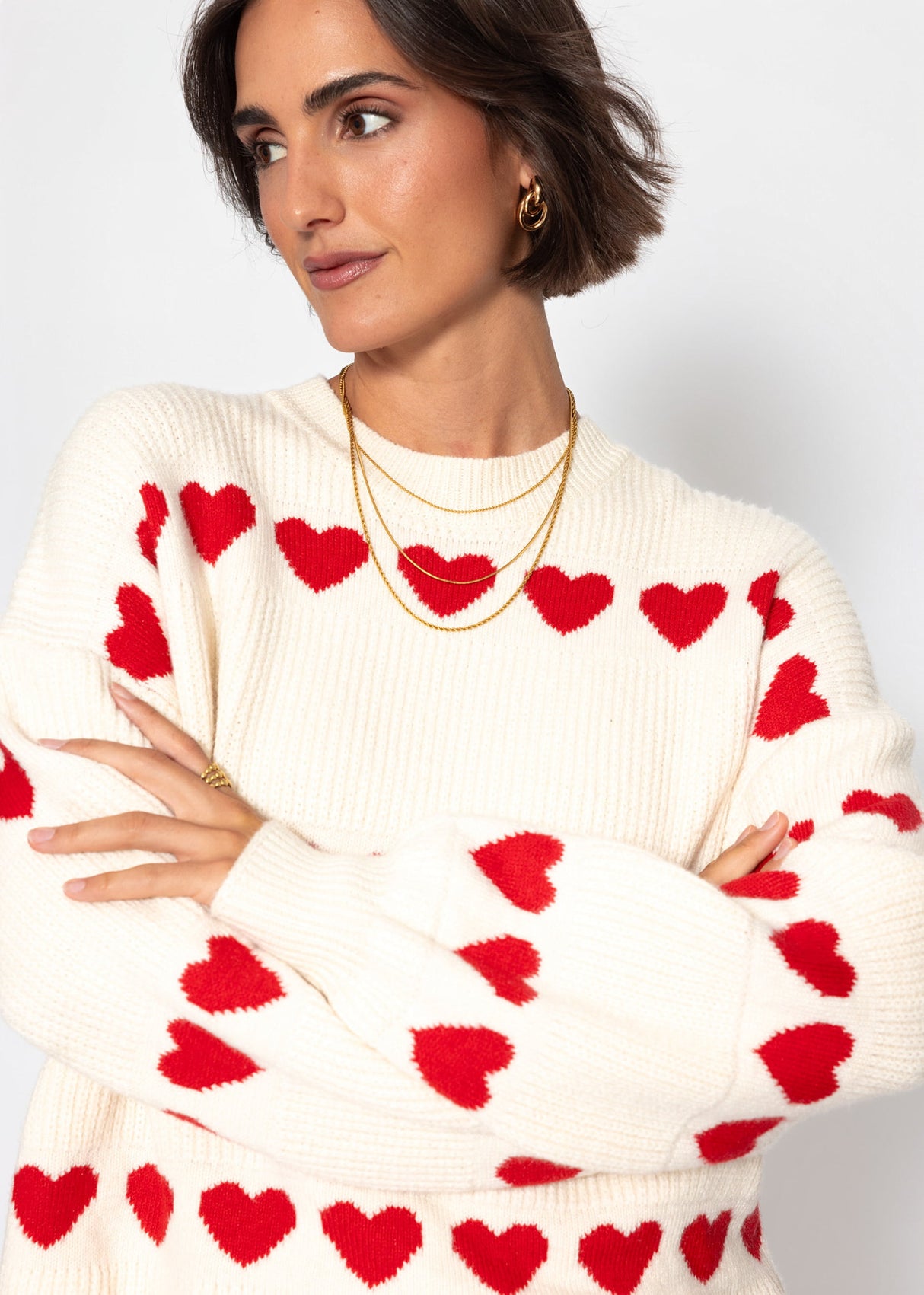 Oversize Pullover mit roten Herzen - offwhite