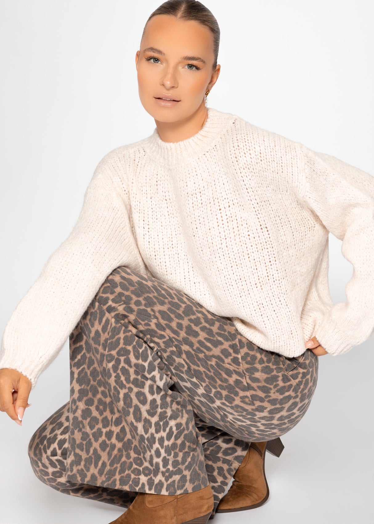 Oversized sweater with round neck - off-white