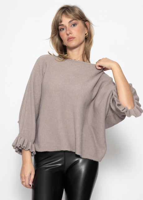 Oversize Pullover mit U-Boot Ausschnitt - taupe von SASSYCLASSY