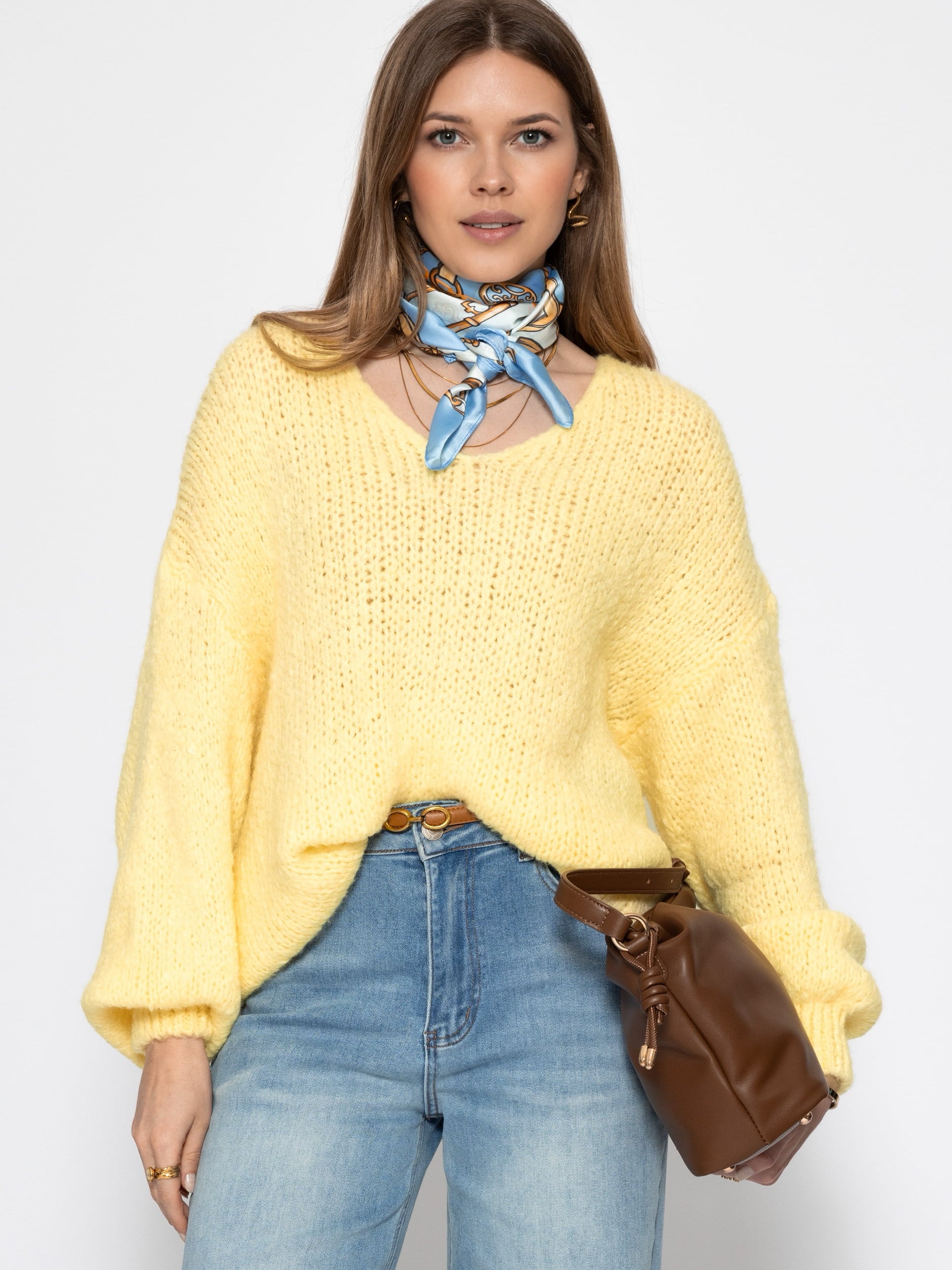 Oversized jumper with V-neck - yellow