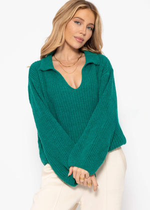 Oversized V-neck sweater with collar - green