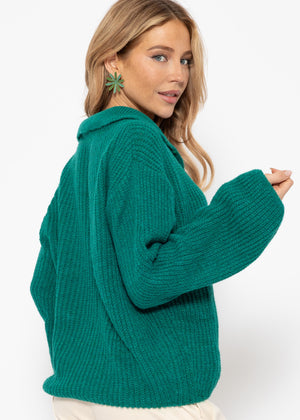 Oversized V-neck sweater with collar - green