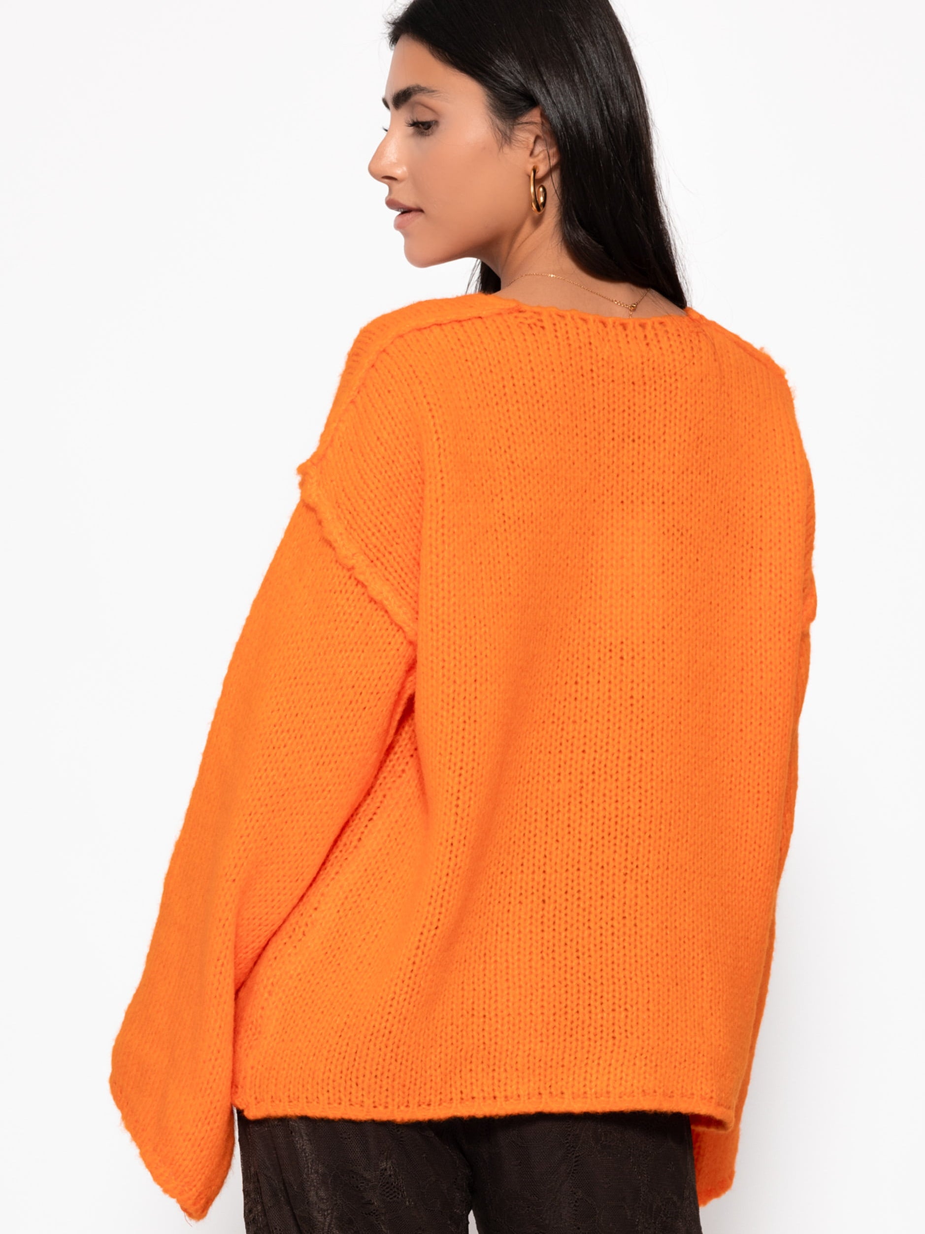 Oversized jumper with V-neck and wide sleeves - orange