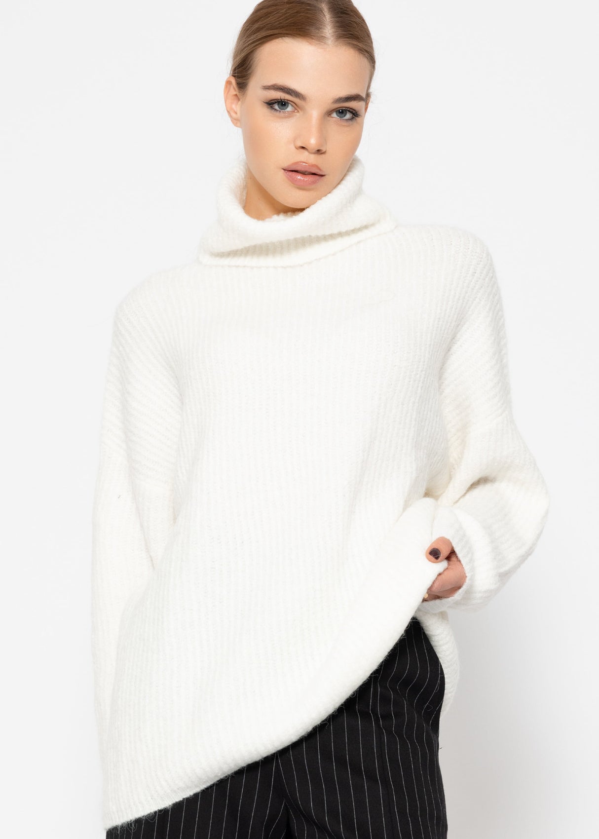Oversize turtleneck sweater - off-white