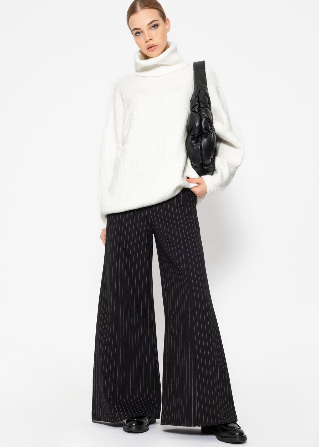 Oversize turtleneck sweater - off-white