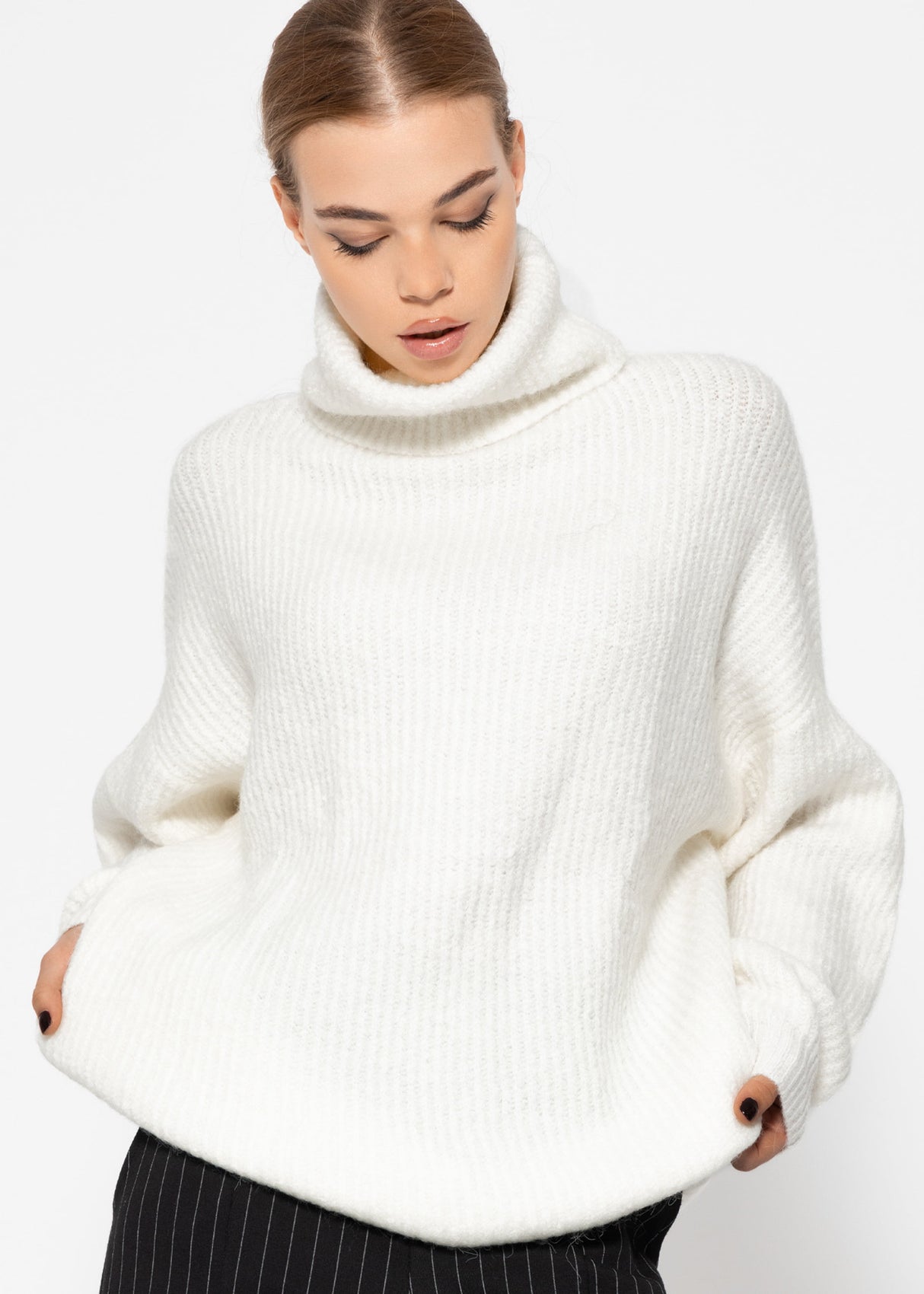 Oversize turtleneck sweater - off-white