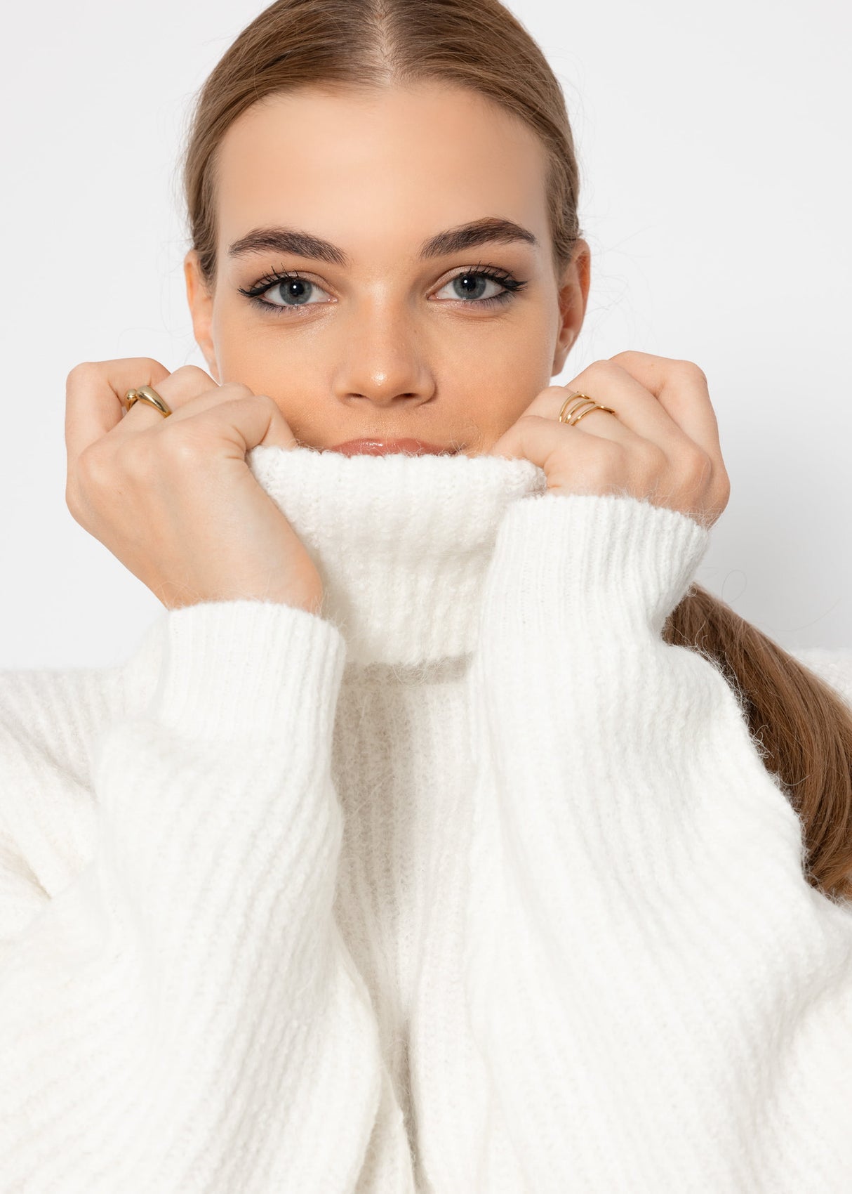 Oversize turtleneck sweater - off-white