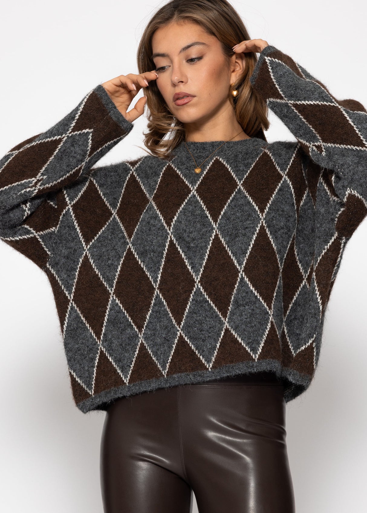 Oversized knit sweater with diamond pattern - gray-brown