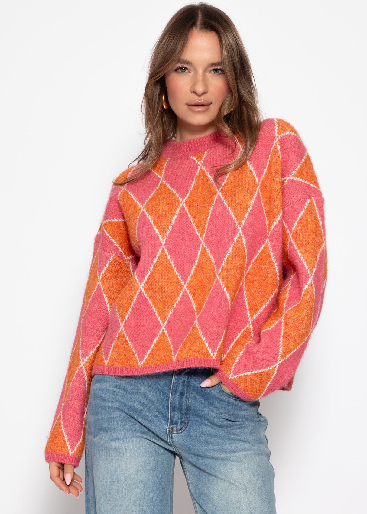 Oversized knit sweater with diamond pattern - pink-orange