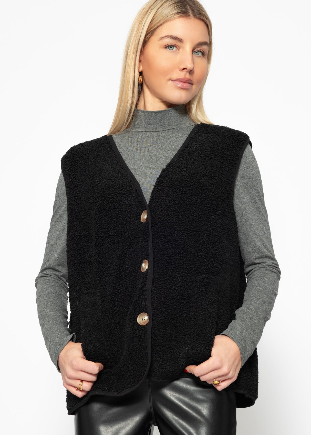 Oversized teddy vest - black