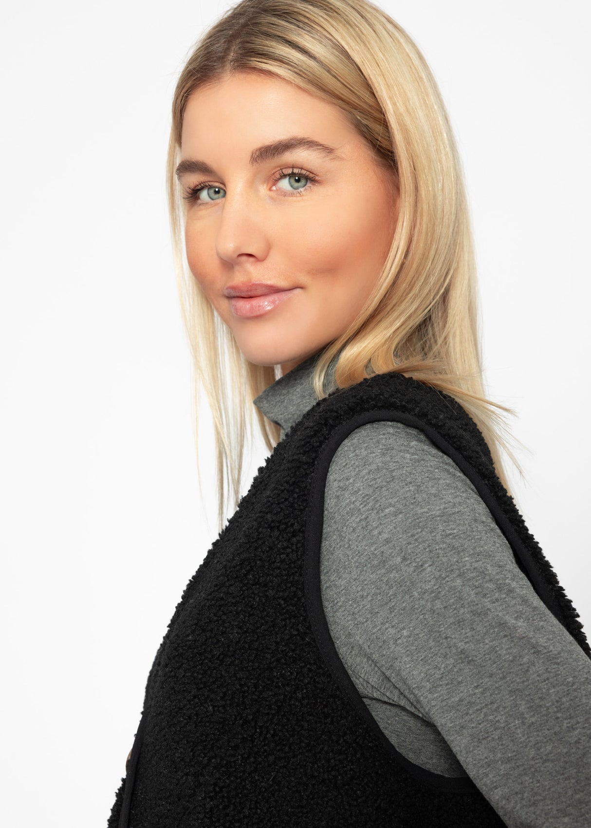 Oversized teddy vest - black