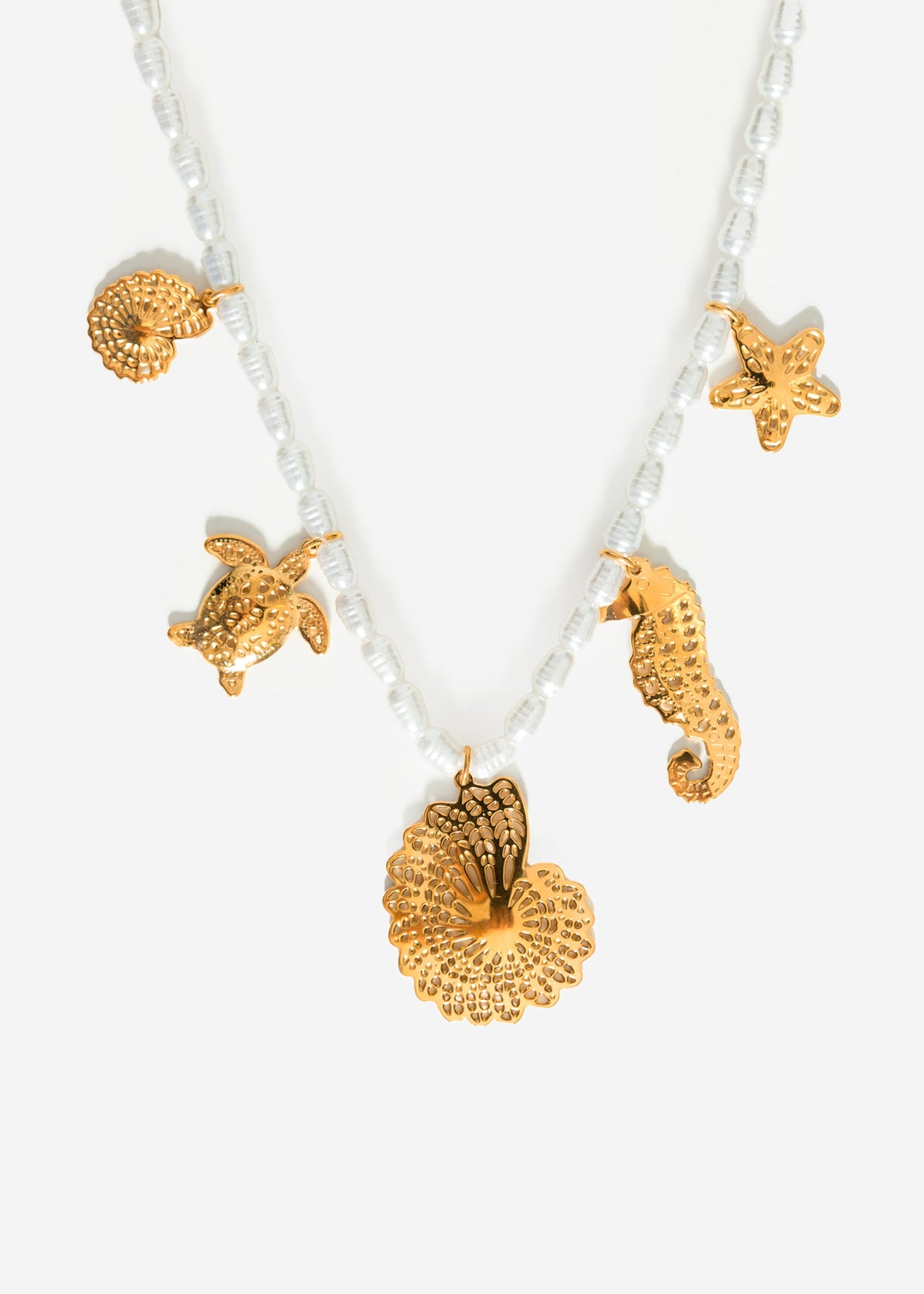 Pearl necklace with maritime charms - white