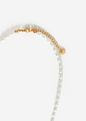 Pearl necklace with maritime charms - white