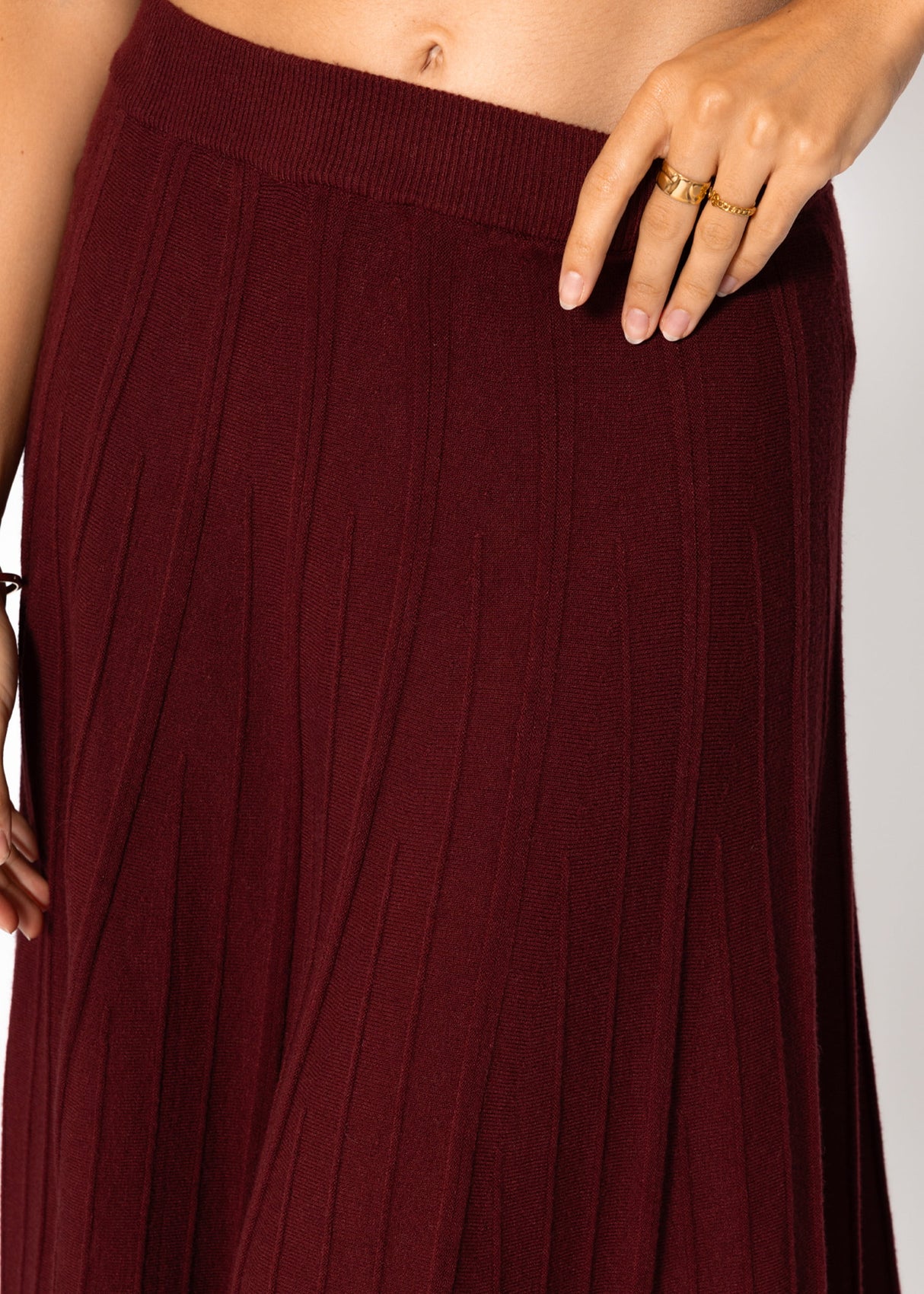 Pleated knit midi skirt - burgundy