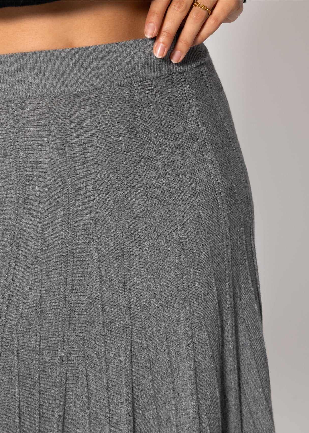 Plissierter Strick-Midirock - grau