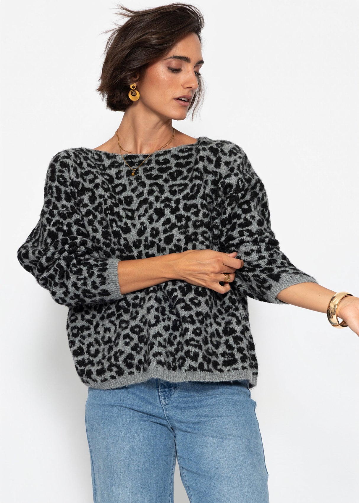 Pullover mit Leo-Muster - hellgrau