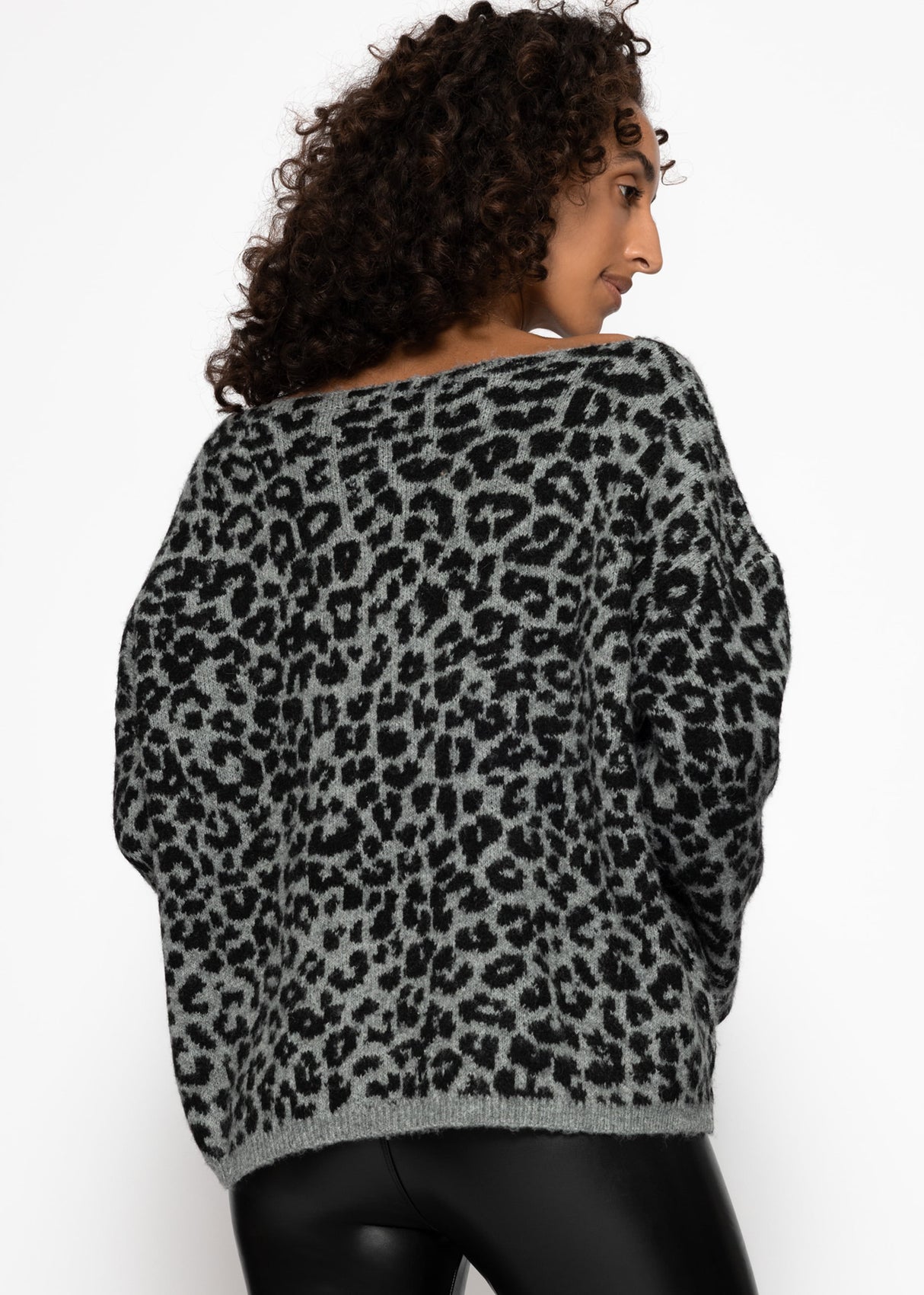 Sweater with Leo pattern-light gray black